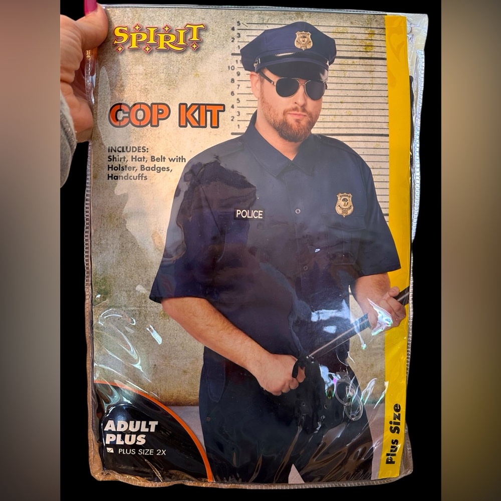 NEW Spirit Halloween Men’s 2x Cop costume.